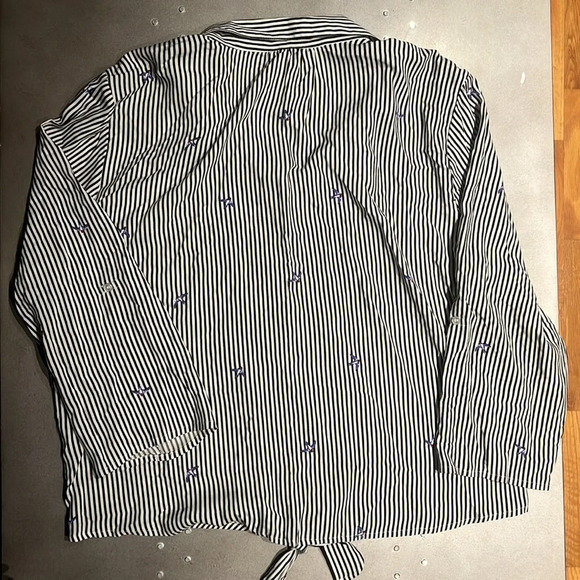 NWT  adorable striped tie front blouse with birds - Picture 7 of 7